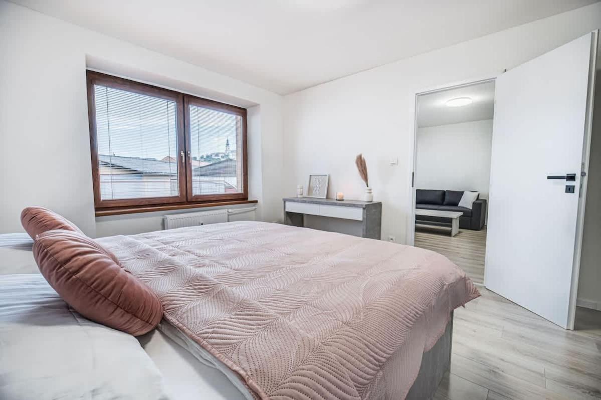 Nitra Castle Suite - Modern Elegance & Serenity Exterior photo